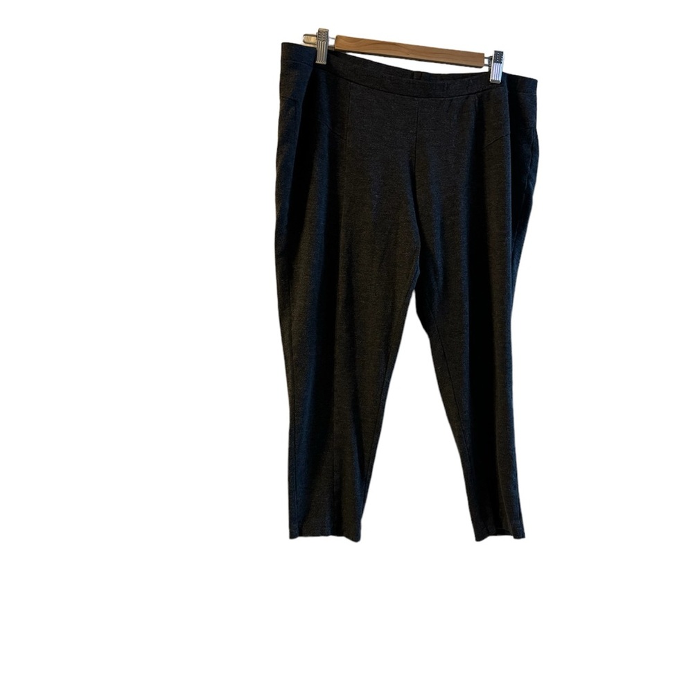 Lord & Taylor Context dark gray stretchy capris in size 1X.